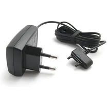 Sony Ericsson CST-60 hálózati töltő adapter kábellel